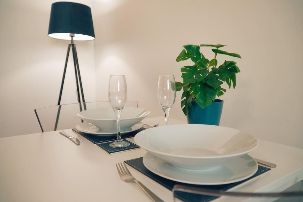 Modern 2 Bed Apartment Near City Centre Челмсфорд Екстер'єр фото