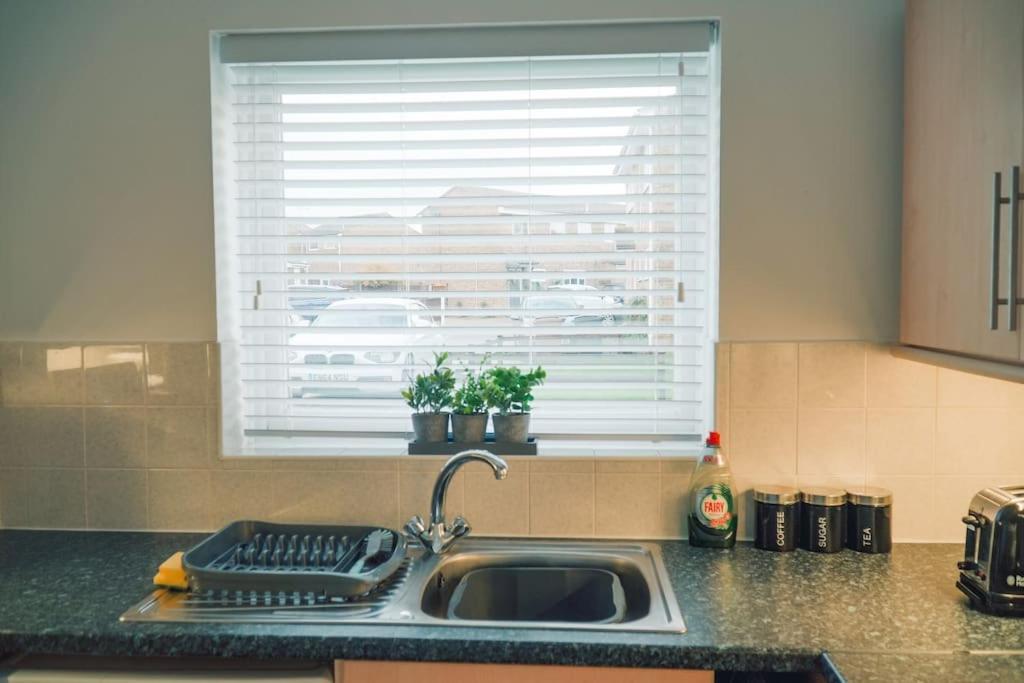 Modern 2 Bed Apartment Near City Centre Челмсфорд Екстер'єр фото